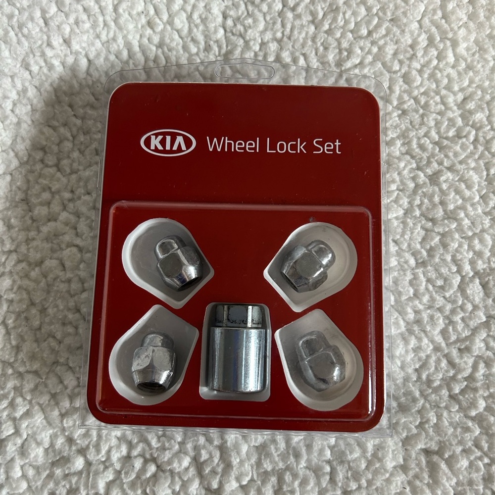 Silver Wheel Lock Set